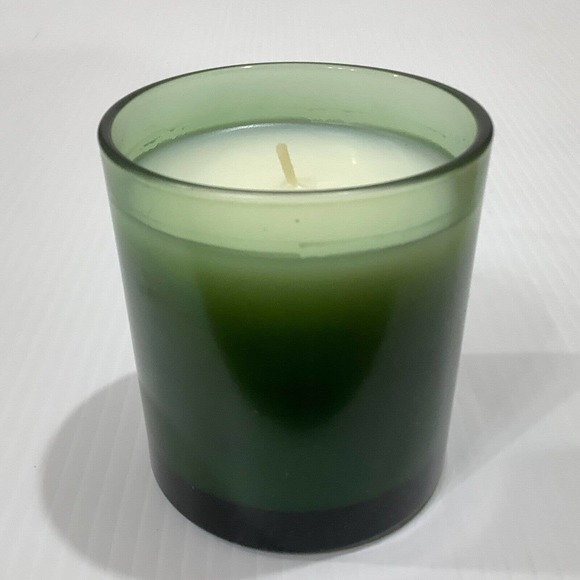 American Eagle Outfitters Live Your Life 5.5oz Christmas Scent Fragrance Candle - Picture 4 of 5